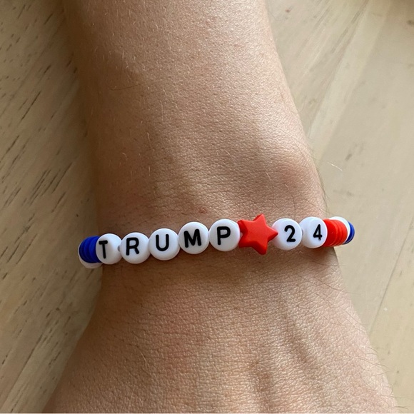 Trump 24 Elastic red white and blue Heishi beads - Picture 2 of 3